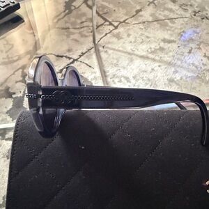 CHANEL Elegant Navy Chain Logo Design Sunglasses